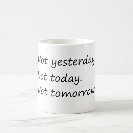 昨日ではない明日おもしろい- コーヒーマグカップ (中央)