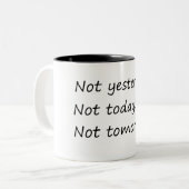 昨日ではない明日おもしろい- ツートーンマグカップ (正面左)