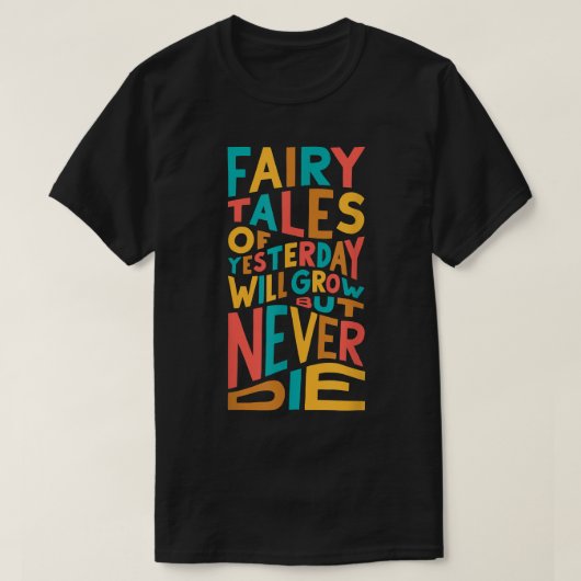 昨日のクイーンフェアリーの物語は成長するが、決して Tシャツ (デザイン正面)