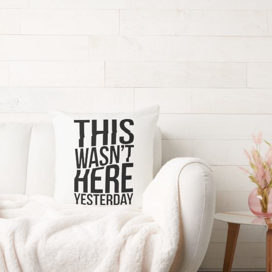 昨日は来なかった – リアリティグリッチ クッション (ソファ)