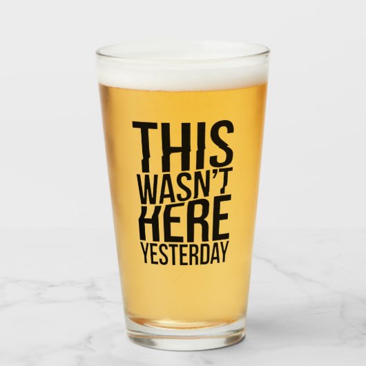 昨日は来なかった – リアリティグリッチ タンブラーグラス (ドリンク正面)