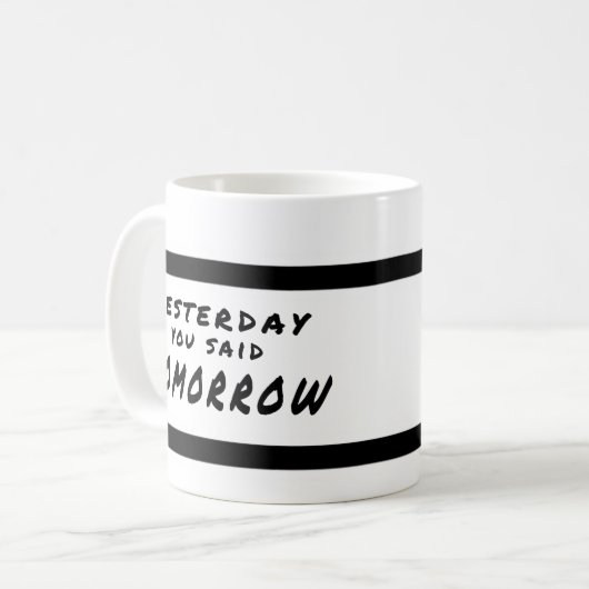 昨日やる気を起こさせるなマグを明日言いました コーヒーマグカップ (正面左)