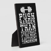 昨日よりも強くプッシュ – トレーニング やる気を起こさせる フォトプラーク (側面)