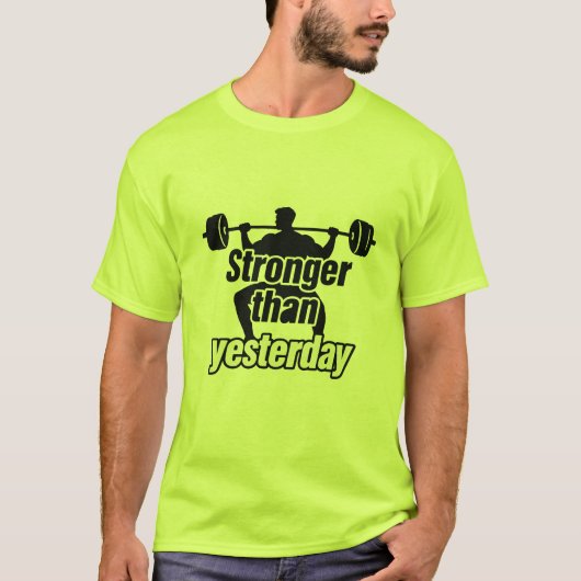 昨日よりも強く ウエイトリフティング ジム モチベーション Tシャツ (正面)