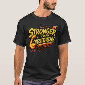 昨日より強く モチベーショナル・タイポグラフィ Tシャツ (正面)