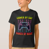 昼のゲーム – 夜のゲーマー Tシャツ (正面)