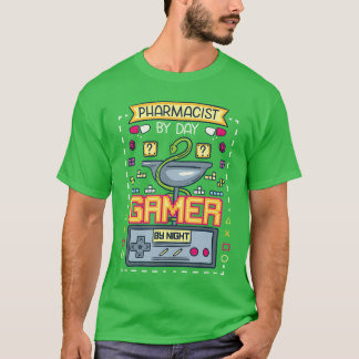 昼はおもしろ薬剤師、夜はゲーマー ゲーミングギーク Tシャツ