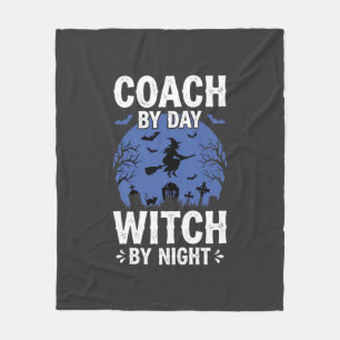 昼はコーチ、夜は魔女のハロウィンデザイン フリースブランケット