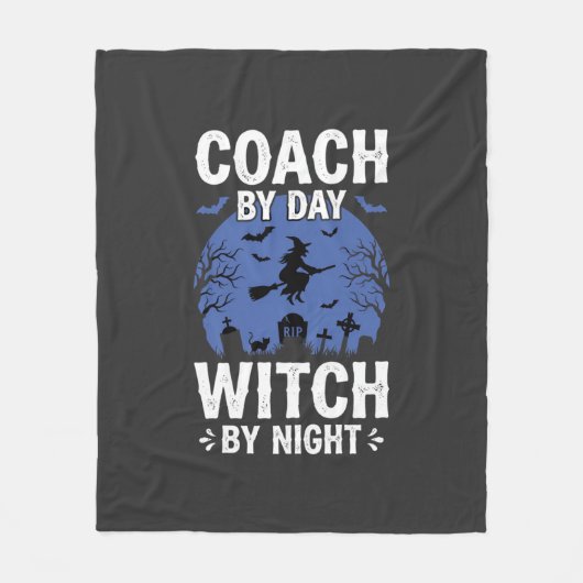 昼はコーチ、夜は魔女のハロウィンデザイン フリースブランケット (正面)