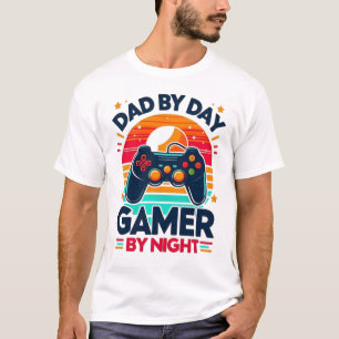 昼はパパ、夜はゲーマー:レトロなサンセットコントローラー Tシャツ