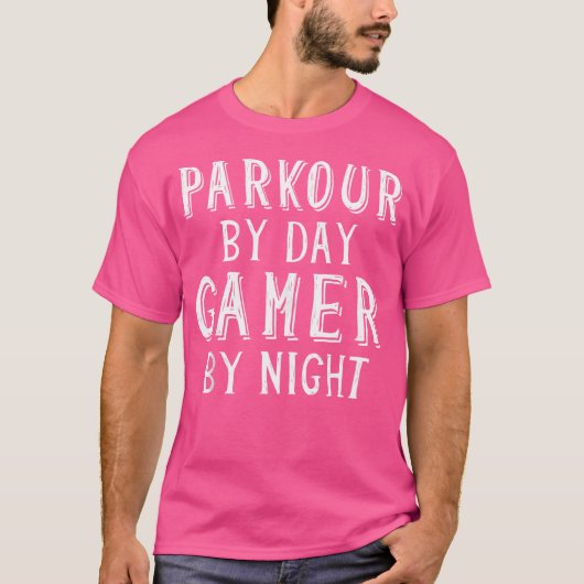 昼はパルクール 夜はゲーマー - ストリートフリーランニング Tシャツ (正面)