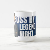 昼はボス、夜は伝説 - 面白い上司の引用 コーヒーマグカップ (中央)