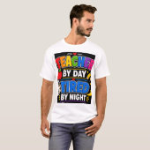 昼は先生、夜は疲れ Tシャツ (正面フル)