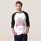 昼は医師、夜はイースターエッグハント – イースターバニー Tシャツ (正面フル)