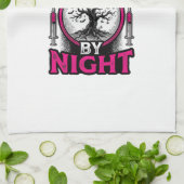 昼は看護師、夜は魔女のハロウィンTシャツデザイン キッチンタオル (折り畳み)