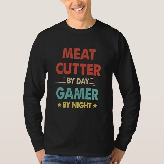 昼は肉切り職人、夜はゲーマー Tシャツ (正面)
