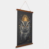 昼夜の旅 – 神秘的なフクロウ 吊り下げ型タペストリー (傾斜あり)