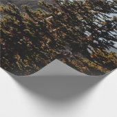 昼間の山近くの緑の松 ラッピングペーパー (角)