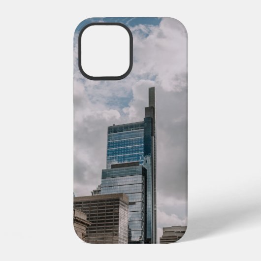 昼間の曇り空の下の灰色のコンクリートの建物 iPhoneケース (裏面)