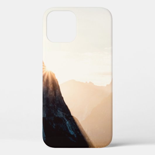 昼間の茶色の岩山 Case-Mate iPhoneケース (裏面)