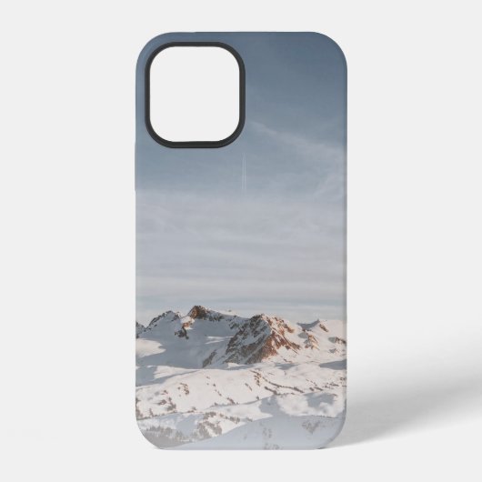 昼間の雪に覆われた山 iPhoneケース (裏面)