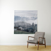 昼間の雪を頂いた山のそばの木 タペストリー (インサイチュ)