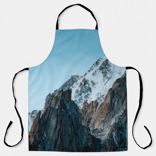 昼間の雪を頂いた山 エプロン (正面)