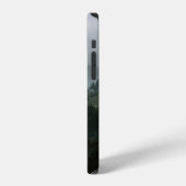 昼間曇り空の下の木 iPhoneケース (左側面)