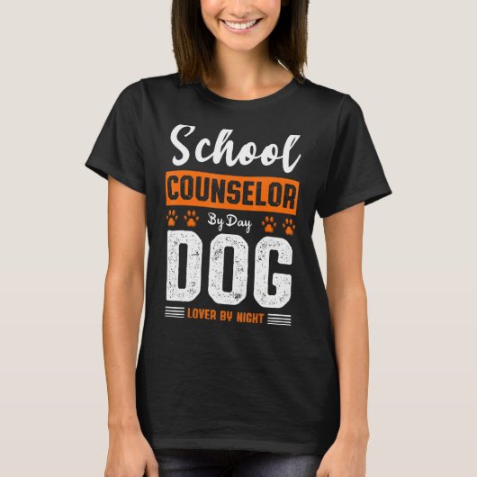 昼間犬によるメンズスクールカウンセラー夜間勉強 Tシャツ (正面)
