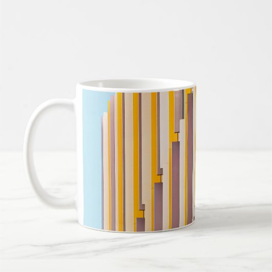 昼間用黄色コンクリート建物 コーヒーマグカップ (左)