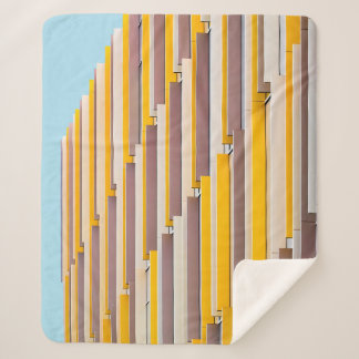 昼間用黄色コンクリート建物 シェルパブランケット