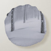 昼間雪で覆われた木 ラウンドクッション (裏面)