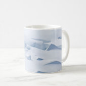 昼間雪に覆われた人々 コーヒーマグカップ (正面右)