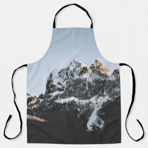 昼間雪蓋付き山 エプロン
