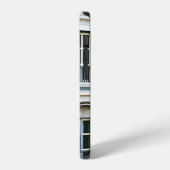 昼間–4時の白コンクリート建物 iPhoneケース (左側面)