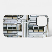 昼間–4時の白コンクリート建物 iPhoneケース (裏面横)