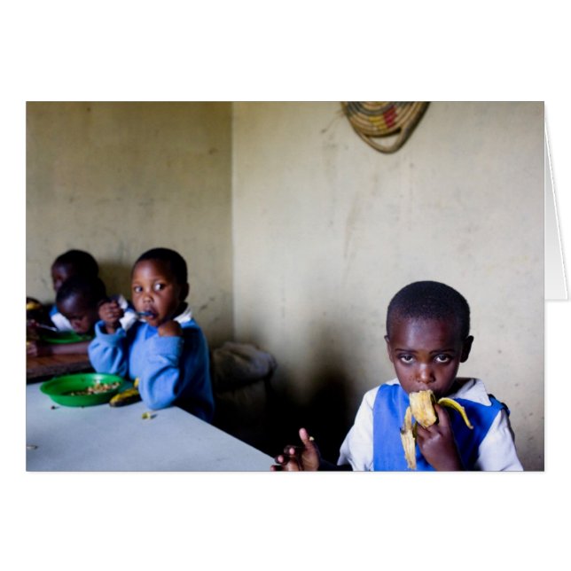 昼食、Saidiaの児童養護施設 (正面横)