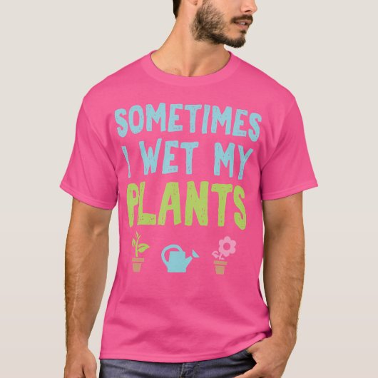 時々植物に水をやりすぎちゃう 面白いガーデニンググッズ Tシャツ (正面)