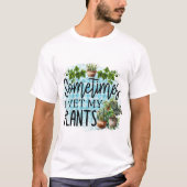時々植物に水をやるのよ Tシャツ (正面)
