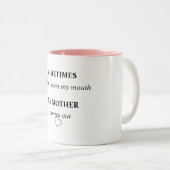 時々私が私の口を開けるとき私の母は出て来ます ツートーンマグカップ (正面右)