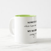 時々私が私の口を開けるとき私の母は出て来ます ツートーンマグカップ (正面左)