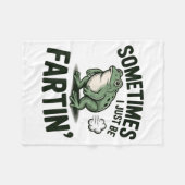 時々私たちはただのゲップ フロッグ ユーモア 面白いおなら フリースブランケット (正面(横))