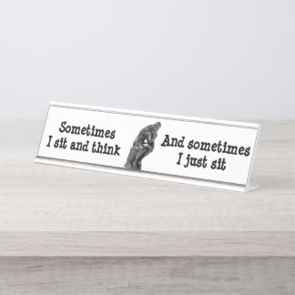 時々私は坐り、考えます及び時々私はちょうど坐ります デスクネームプレート