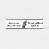 時々私は坐り、考えます及び時々私はちょうど坐ります デスクネームプレート (正面)