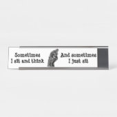 時々私は坐り、考えます及び時々私はちょうど坐ります デスクネームプレート (正面)