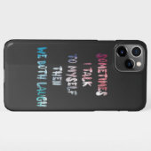 時々私は自分自身に話すと、私たち二人は笑う iPhoneケース (裏面横)