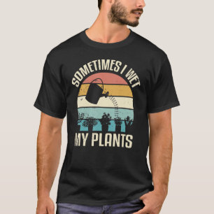 時々私は趣味のガーデニングで私の植物をウェットおもしろい。 Tシャツ