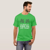 時に運いけなが必要な女性St patricks day Tシャツ (正面フル)