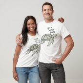 時の流れに身を任せて カメ Tシャツ (ユニセックス)