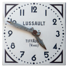 時は刻々と変わらない。 タイル